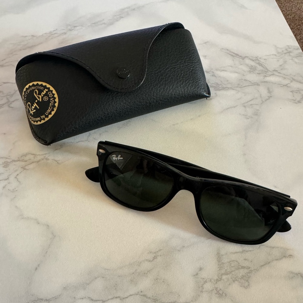Ray-Ban RB2132 NEW WAYFARER Black Crystal Green Sunglasses